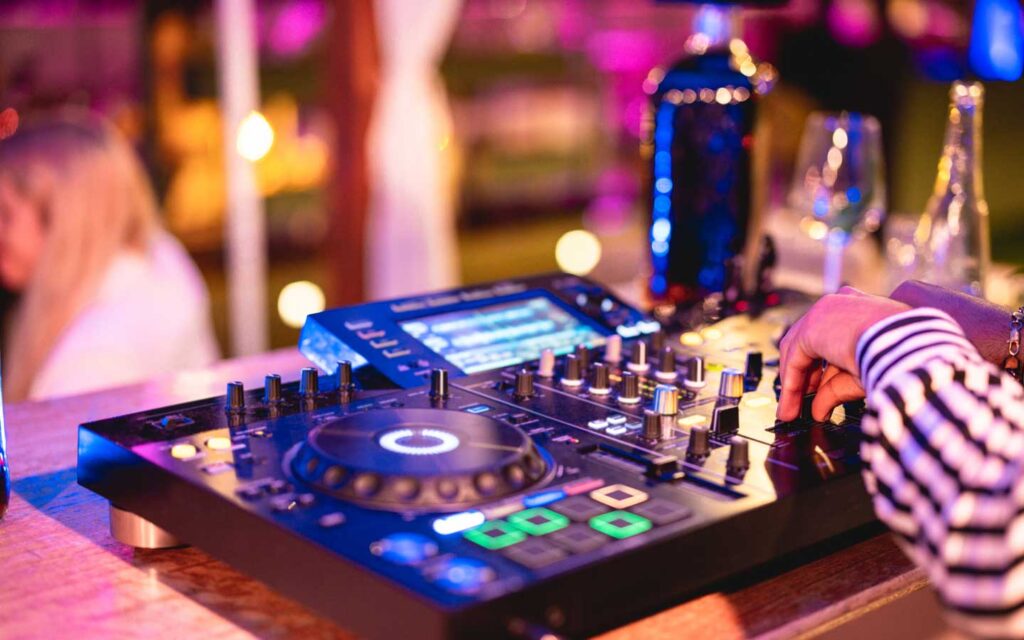 ADJ Team - Dinner show Milano con Dj