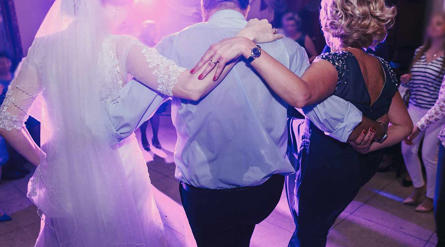 ADJ Team - Intrattenimento musicale per festa di nozze con dj per matrimoni professionista